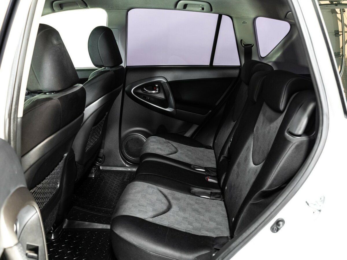 Toyota RAV4 с пробегом — 2010 год. Фото: #12