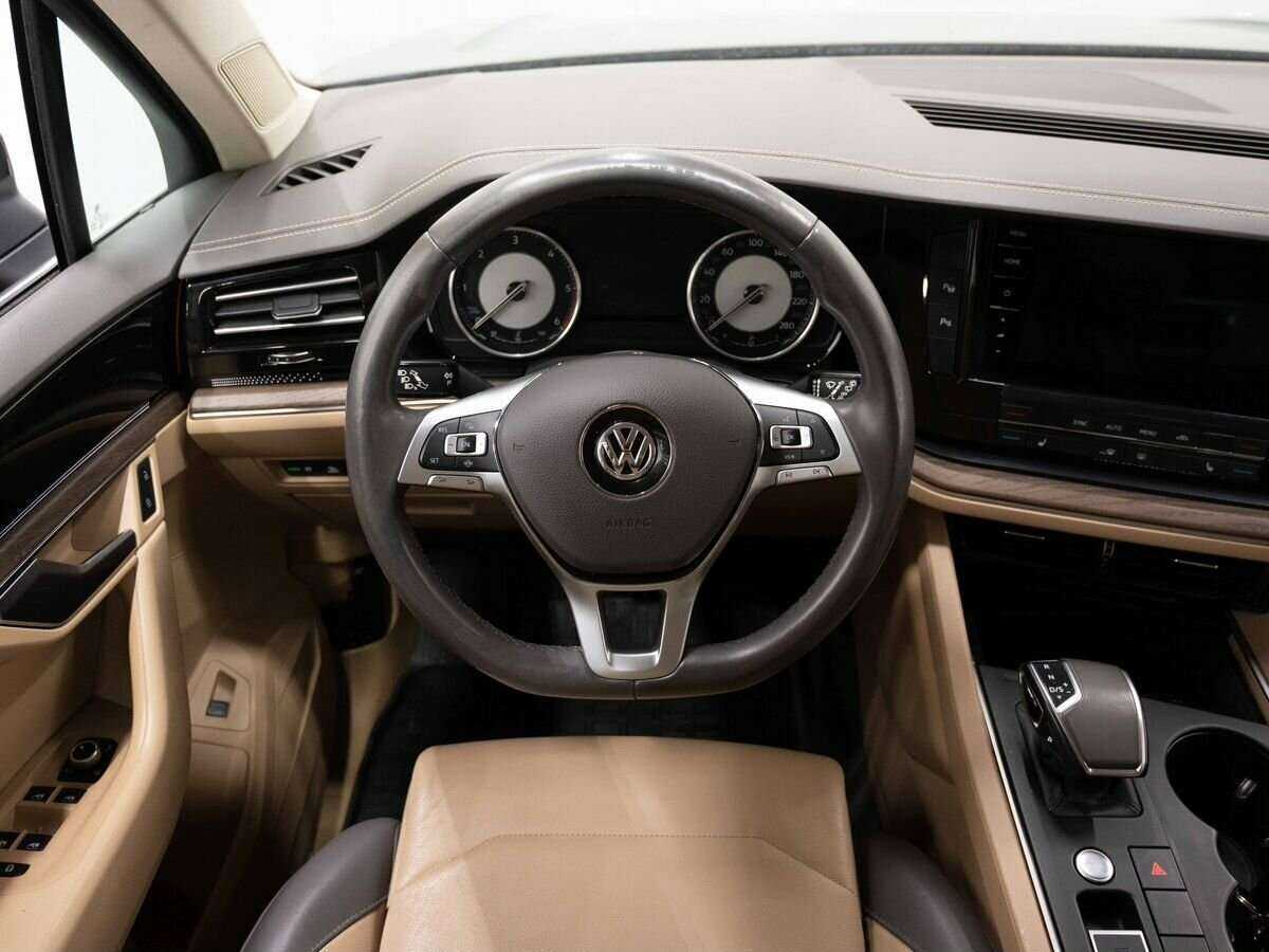 Volkswagen Touareg с пробегом — 2018 год. Фото: #13
