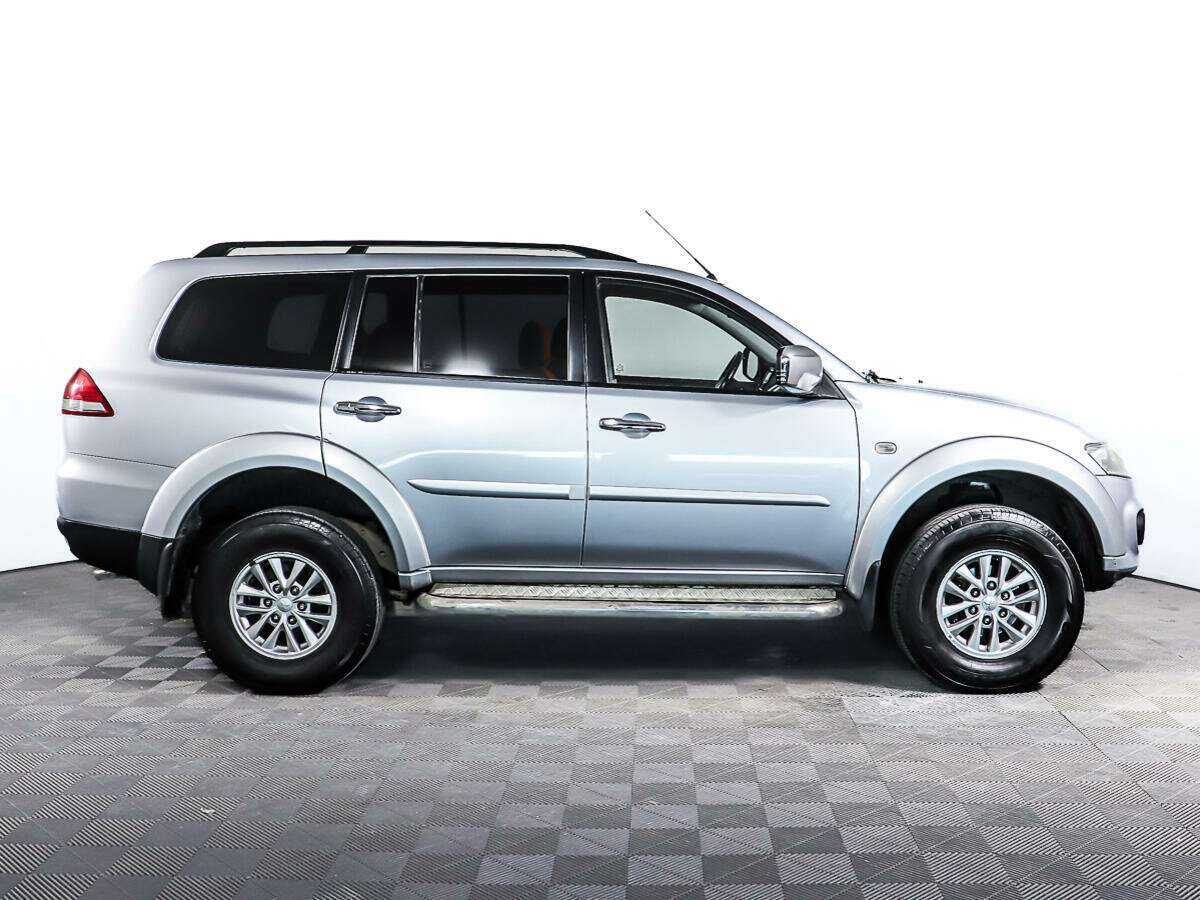 Mitsubishi Pajero Sport с пробегом — 2014 год. Фото: #3