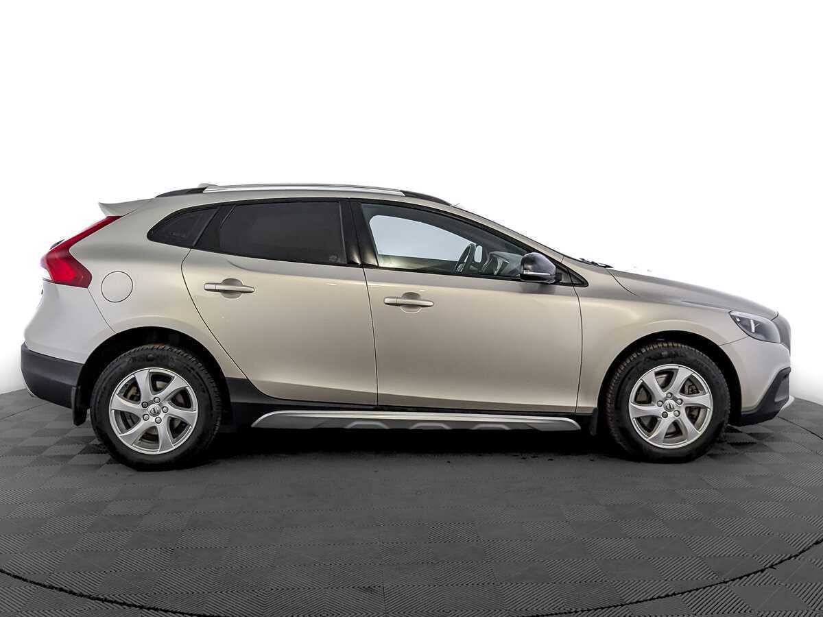Volvo V40 с пробегом — 2018 год. Фото: #3