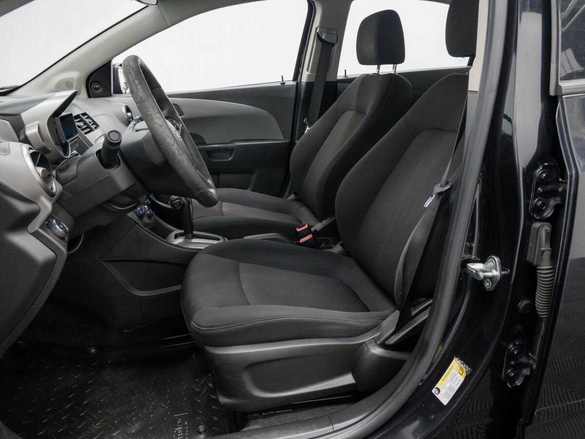 Chevrolet Aveo с пробегом — 2012 год. Фото: #10