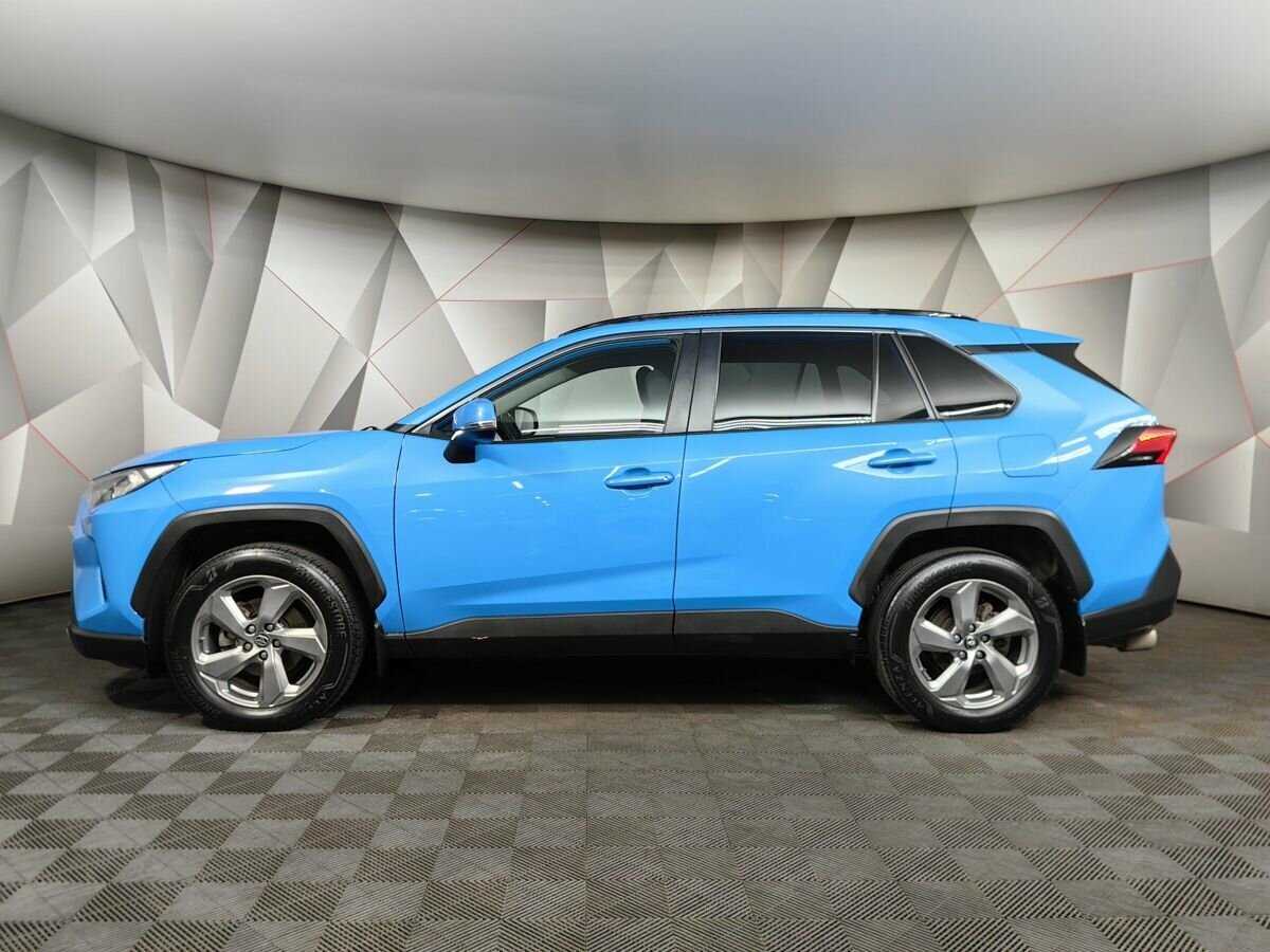 Toyota RAV4 с пробегом — 2021 год. Фото: #4