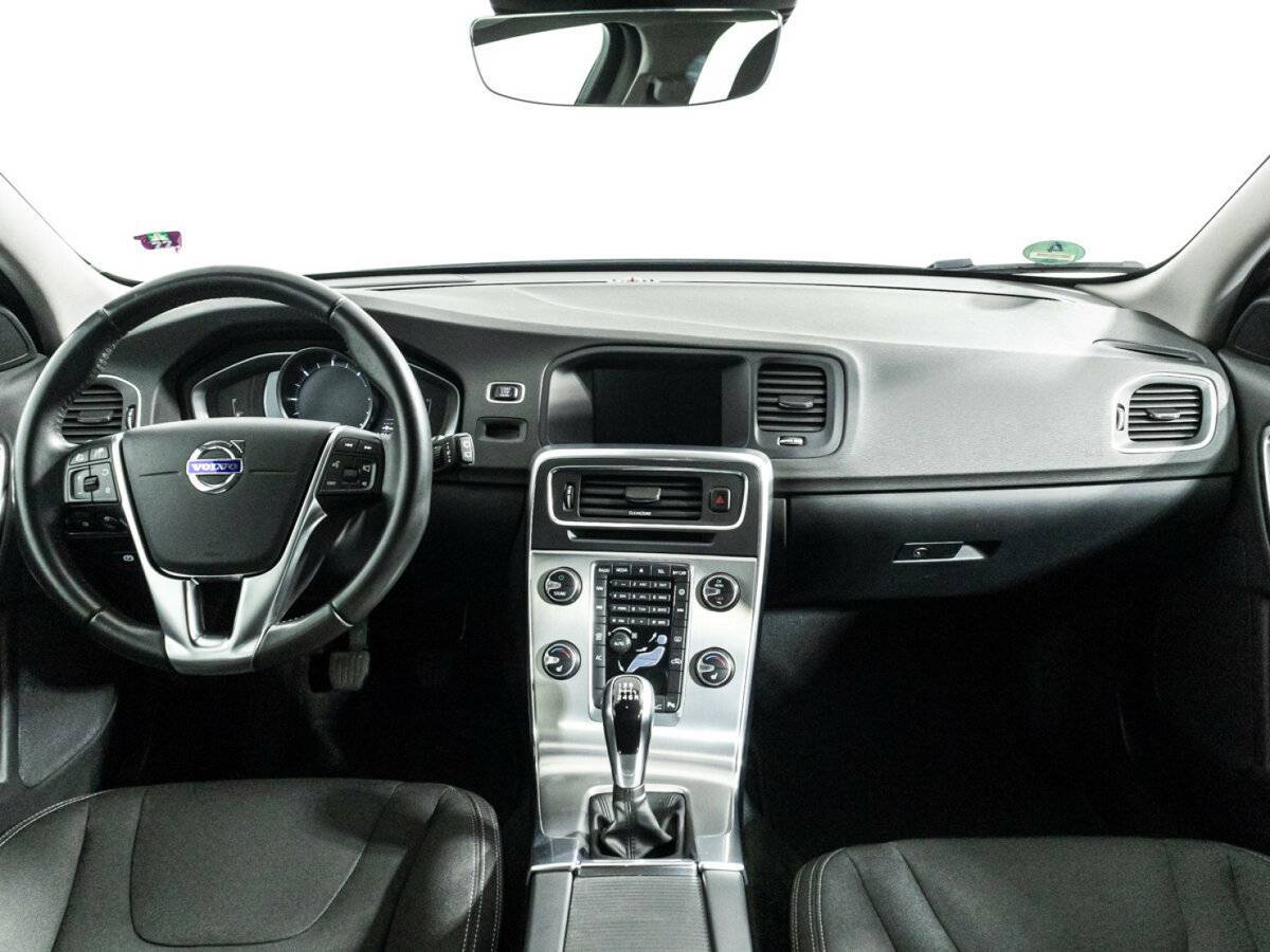 Volvo V60 Cross Country с пробегом — 2018 год. Фото: #12