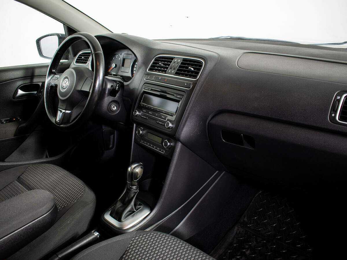 Volkswagen Polo с пробегом — 2011 год. Фото: #6