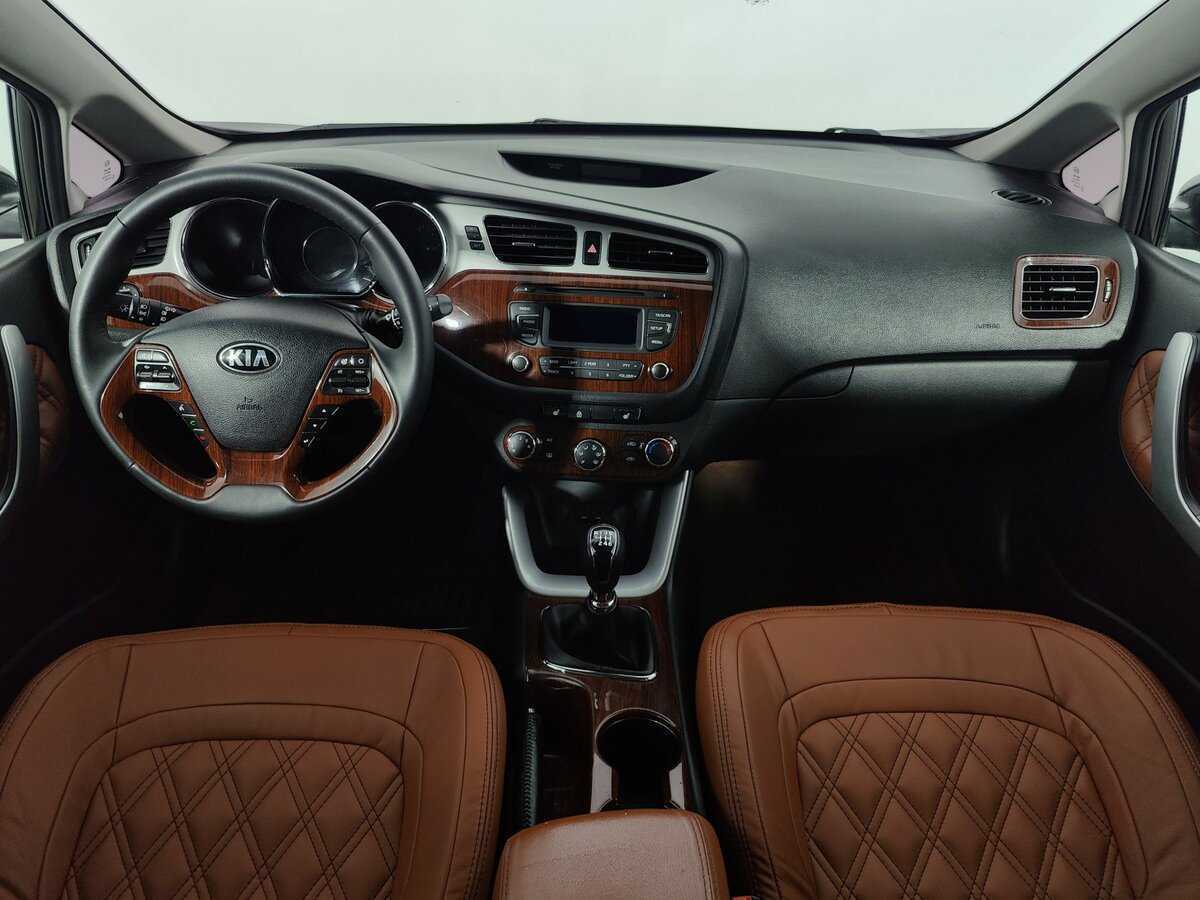 Kia Ceed с пробегом — 2014 год. Фото: #10
