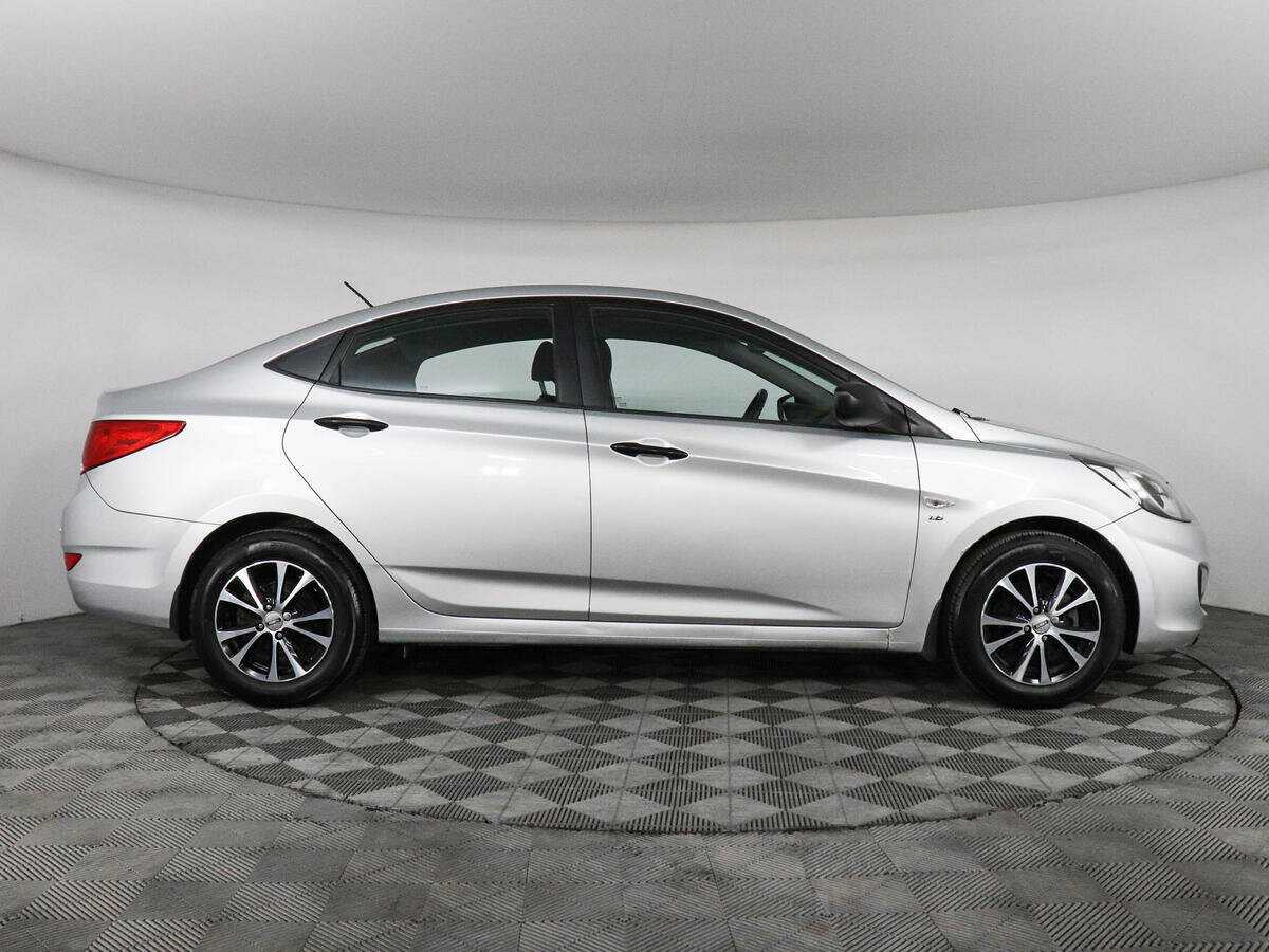 Hyundai Solaris с пробегом — 2011 год. Фото: #3
