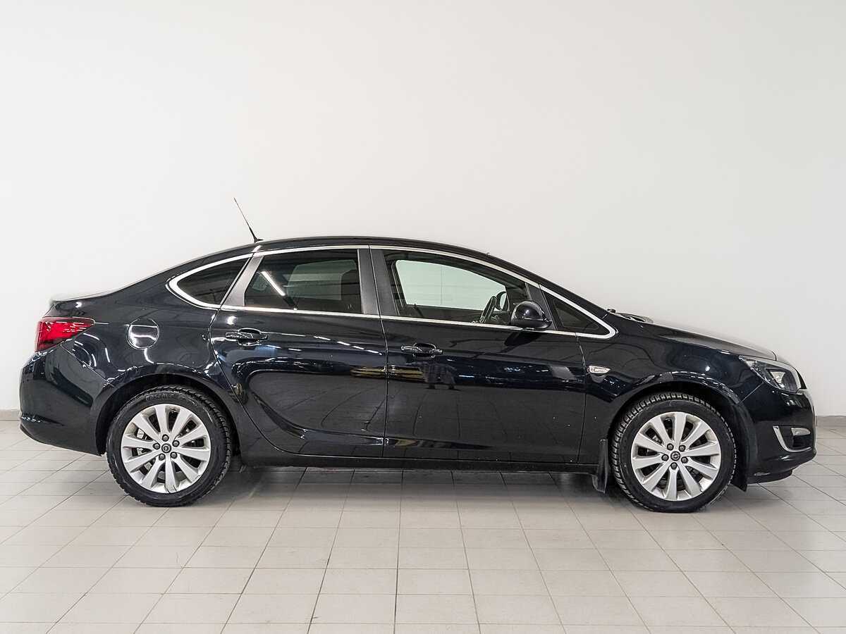 Opel Astra с пробегом — 2014 год. Фото: #3