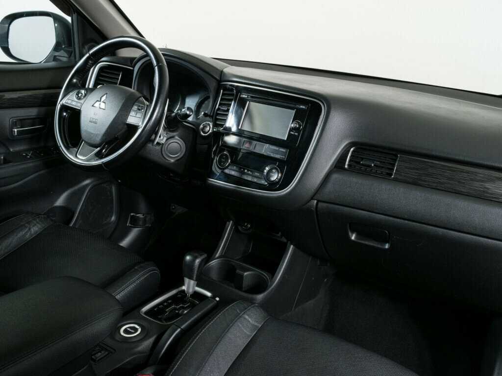 Mitsubishi Outlander с пробегом — 2015 год. Фото: #7