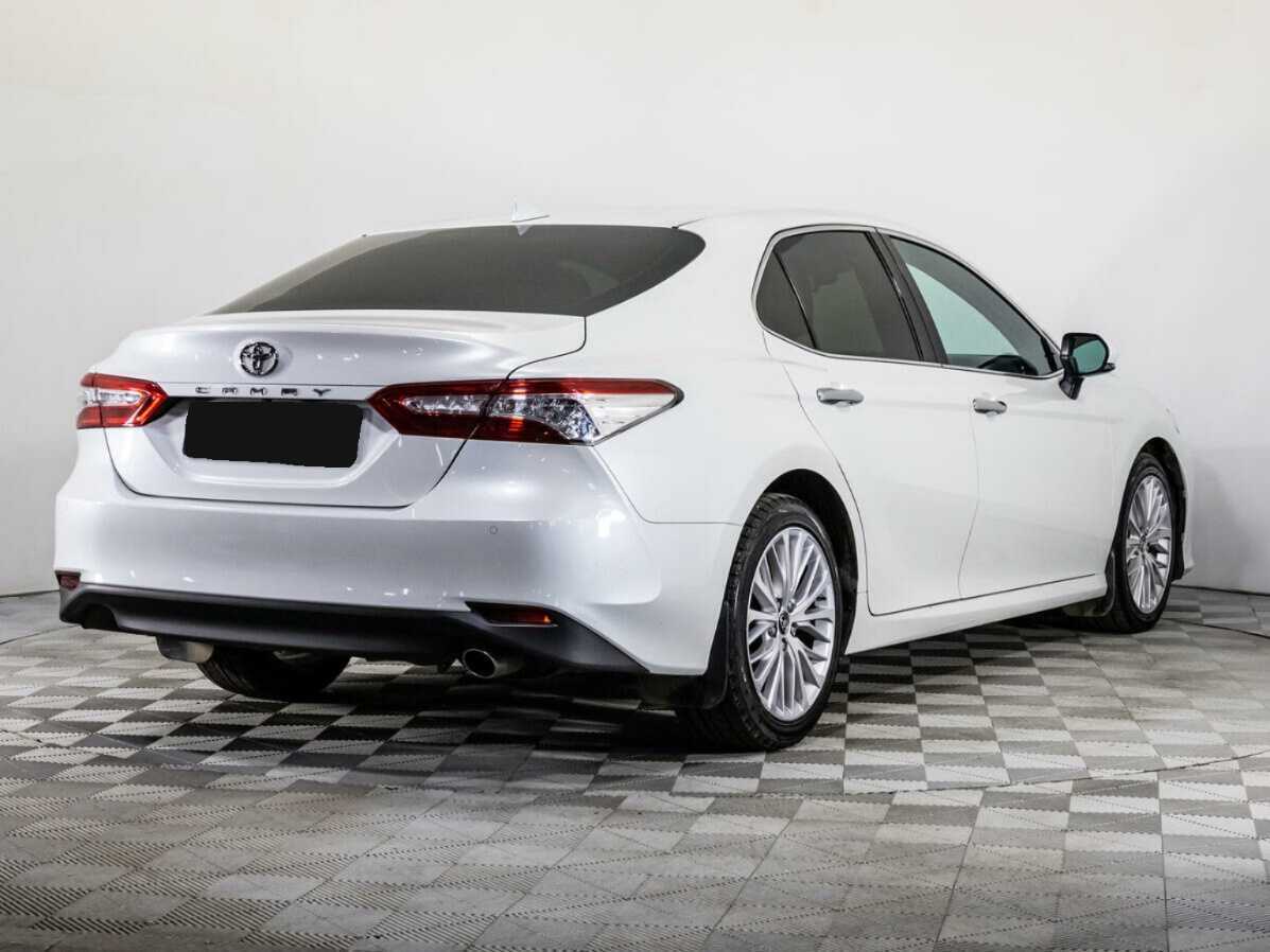 Toyota Camry с пробегом — 2018 год. Фото: #3