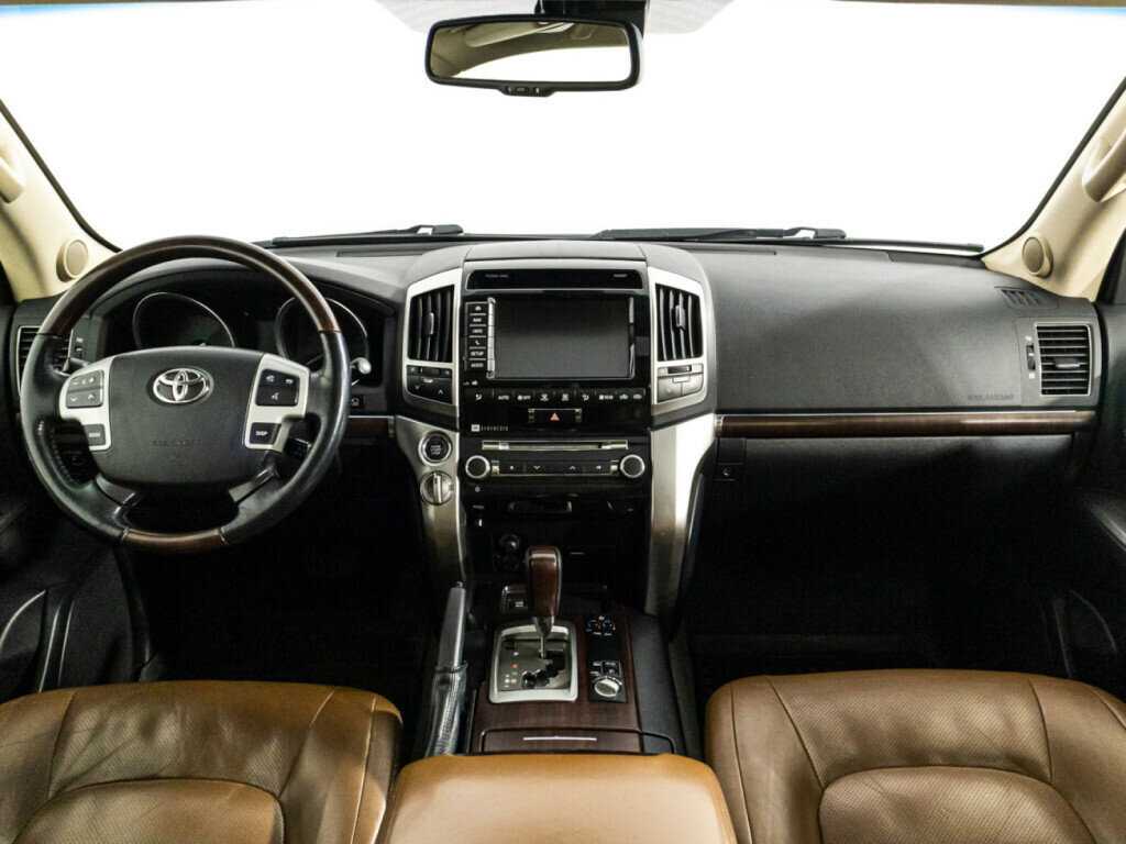 Toyota Land Cruiser с пробегом — 2014 год. Фото: #12