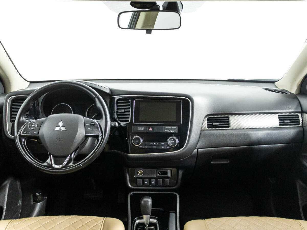 Mitsubishi Outlander с пробегом — 2018 год. Фото: #12