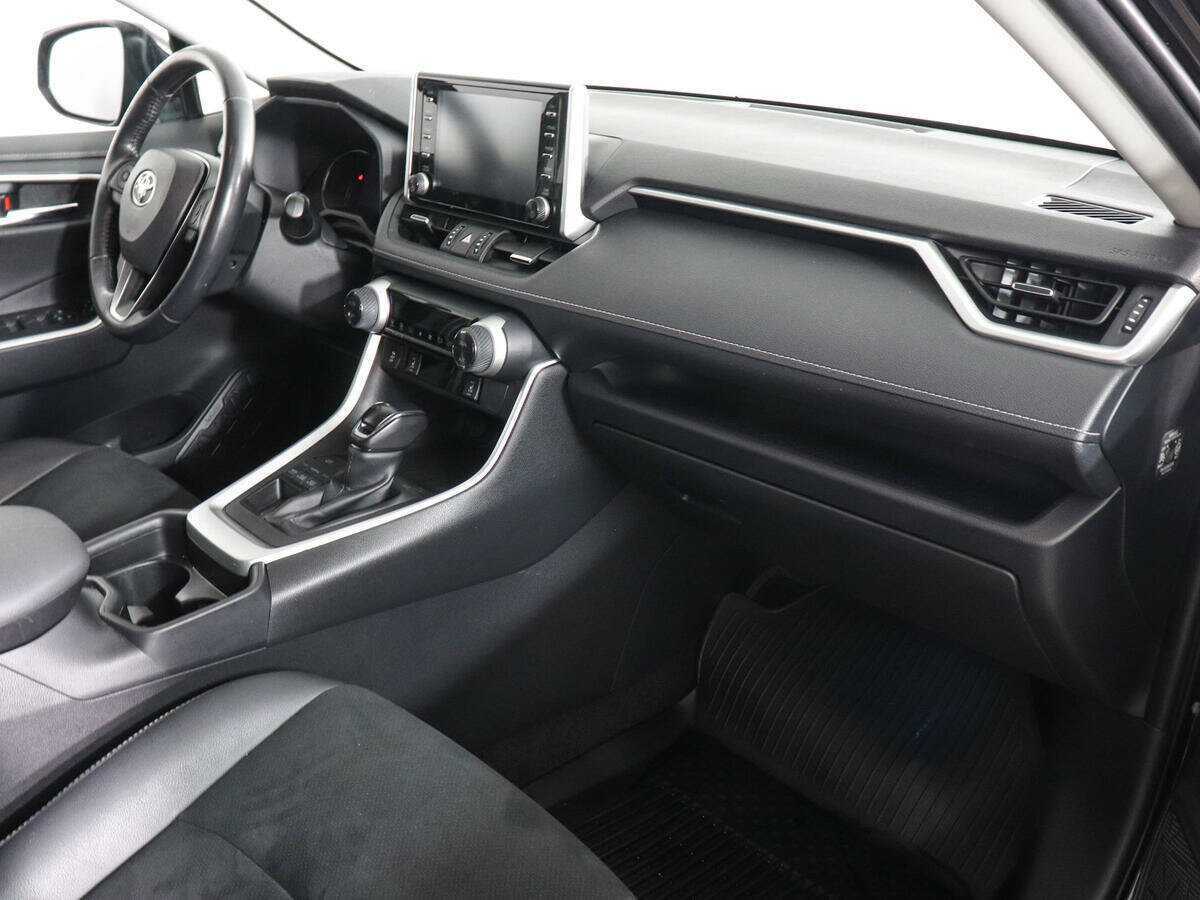 Toyota RAV4 с пробегом — 2022 год. Фото: #9