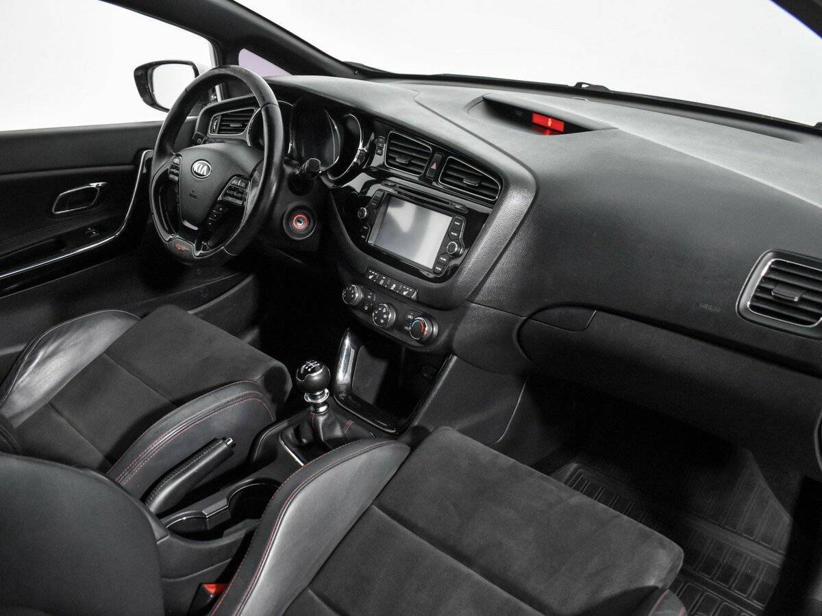 Kia Ceed GT с пробегом — 2015 год. Фото: #10