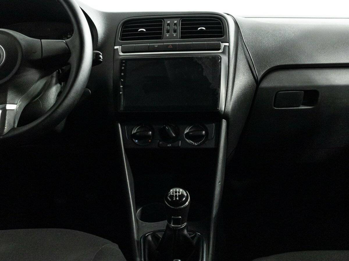 Volkswagen Polo с пробегом — 2010 год. Фото: #13
