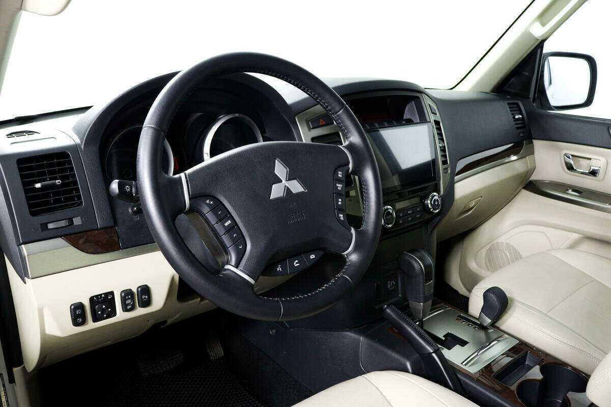 Mitsubishi Pajero с пробегом — 2021 год. Фото: #12