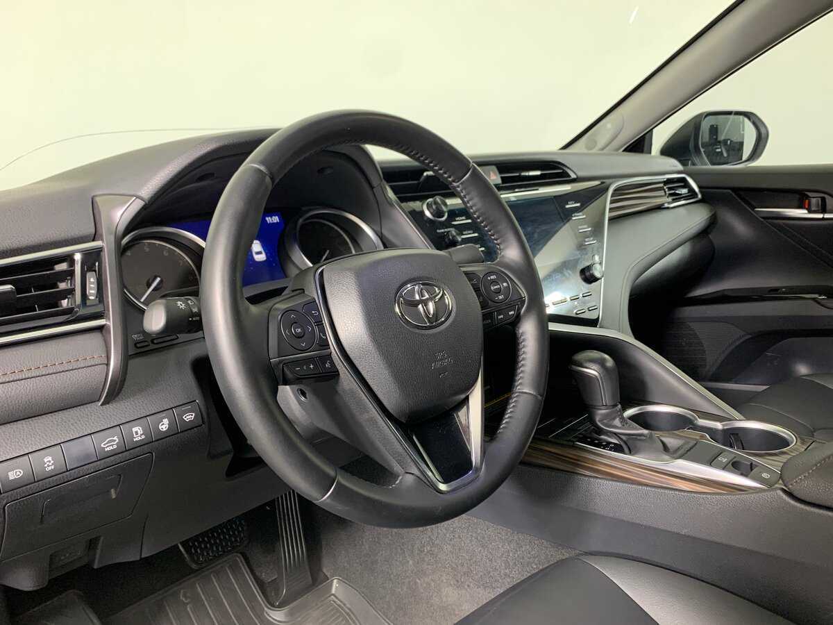 Toyota Camry с пробегом — 2020 год. Фото: #11