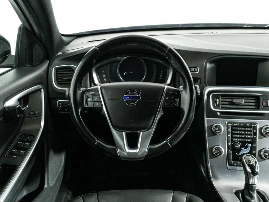 Volvo V60 Cross Country с пробегом — 2016 год. Фото: #17
