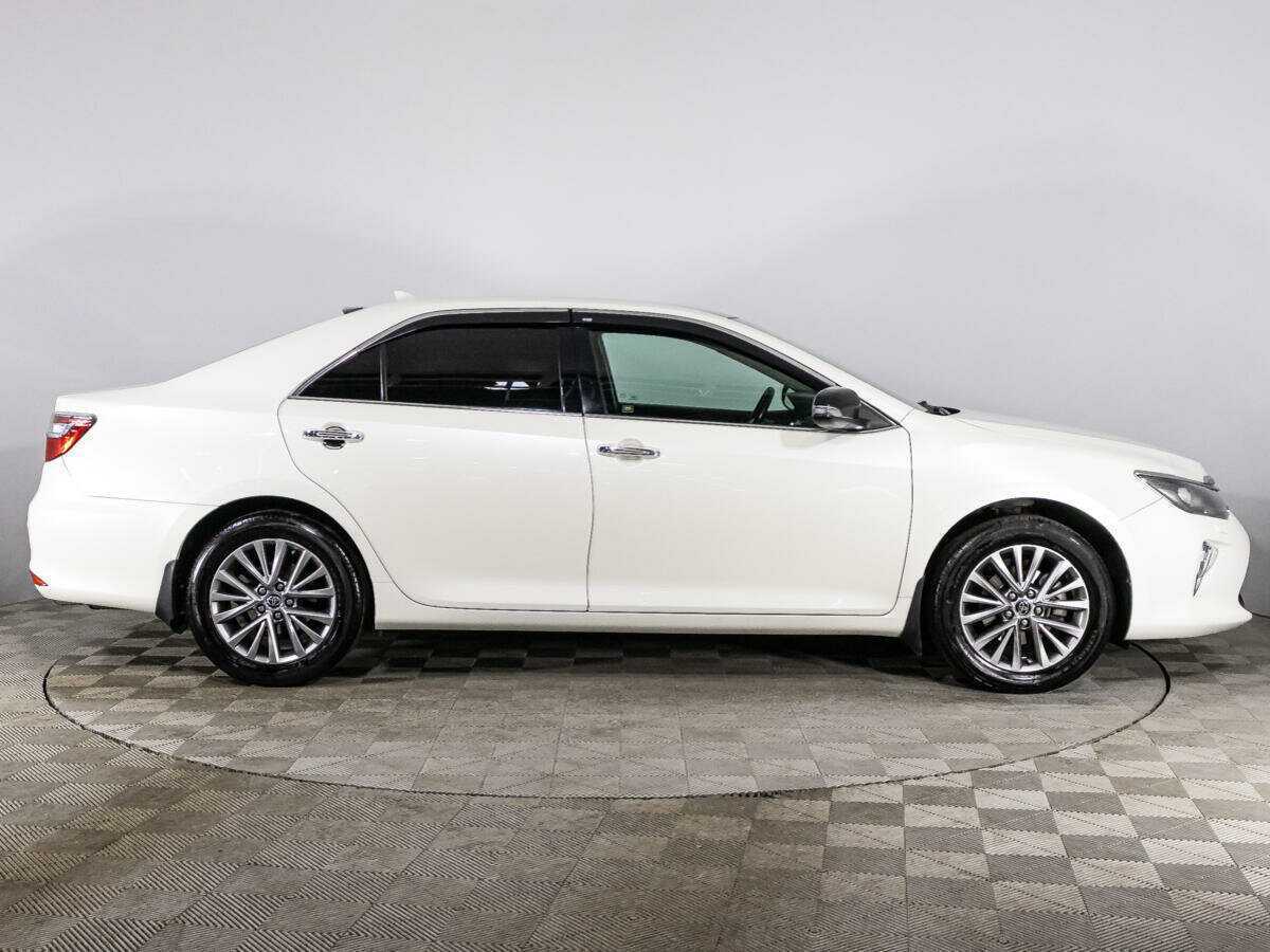 Toyota Camry с пробегом — 2017 год. Фото: #3