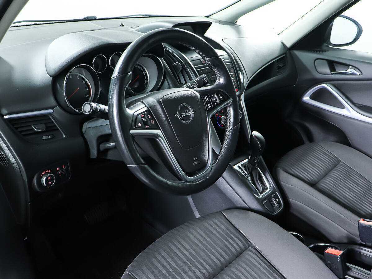 Opel Zafira с пробегом — 2014 год. Фото: #11