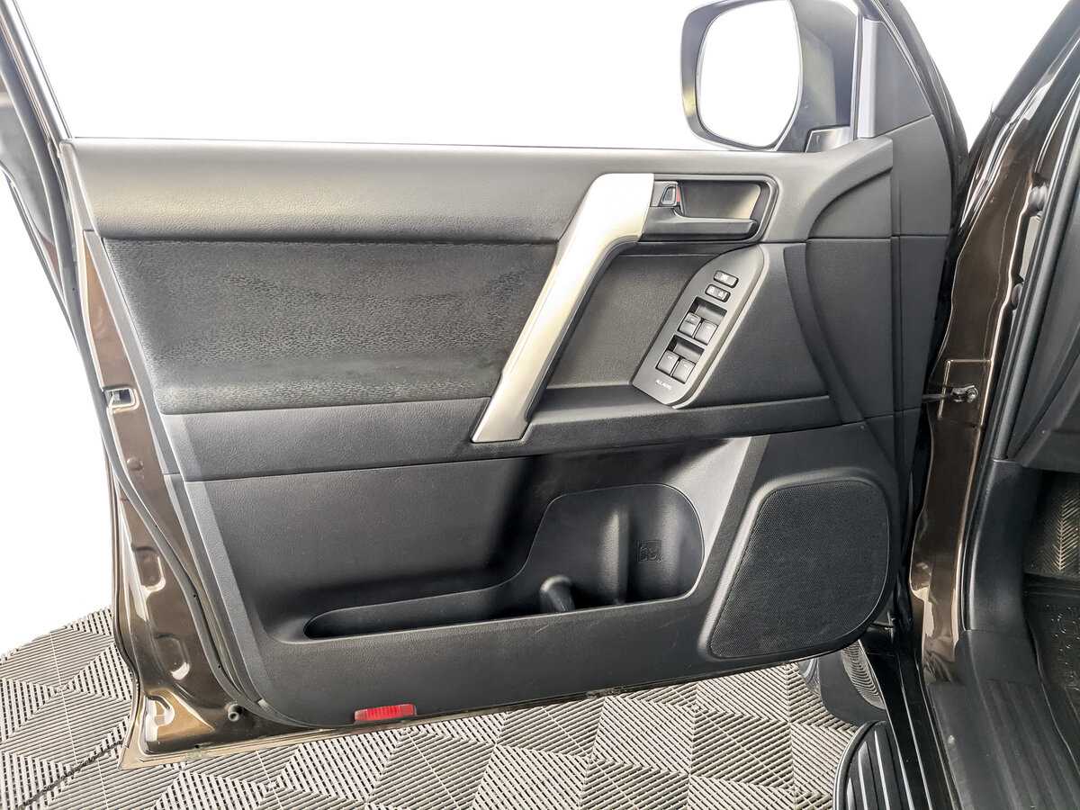 Toyota Land Cruiser Prado с пробегом — 2017 год. Фото: #14