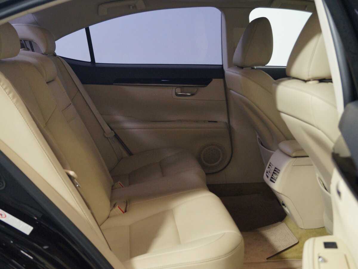 Lexus ES с пробегом — 2012 год. Фото: #10
