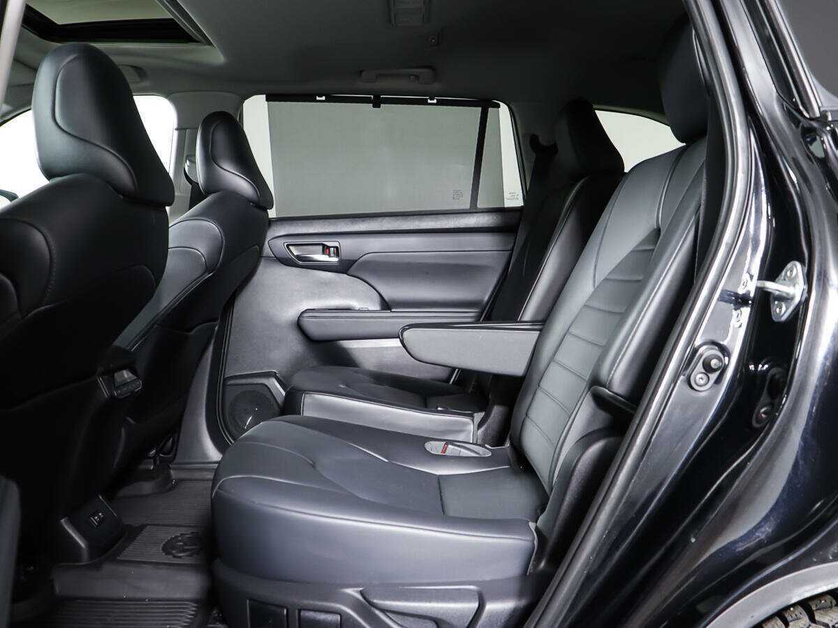 Toyota Highlander с пробегом — 2021 год. Фото: #12