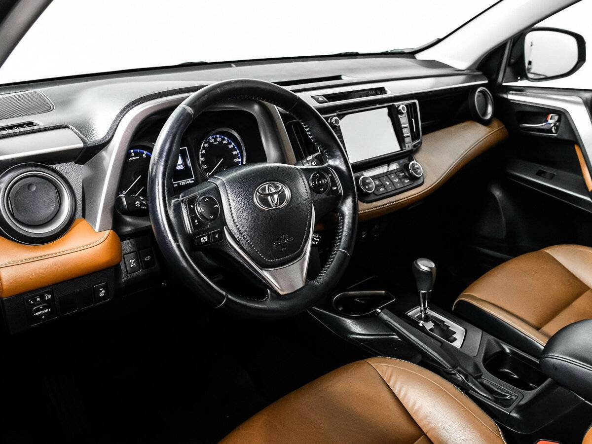 Toyota RAV4 с пробегом — 2017 год. Фото: #11