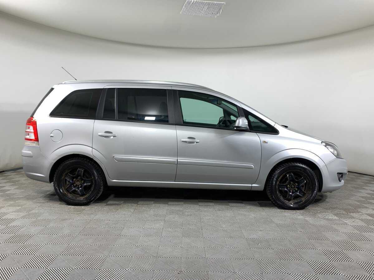 Opel Zafira с пробегом — 2012 год. Фото: #3