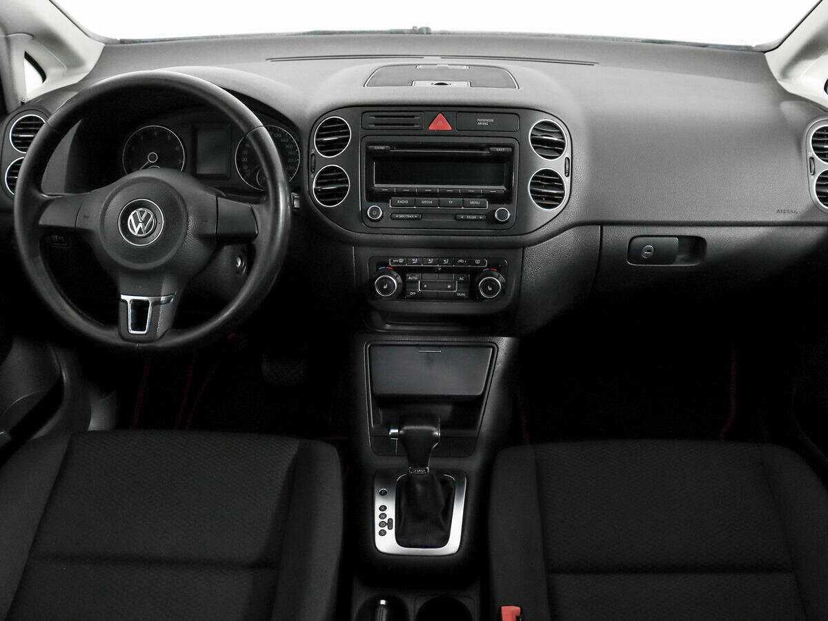 Volkswagen Golf Plus с пробегом — 2009 год. Фото: #11