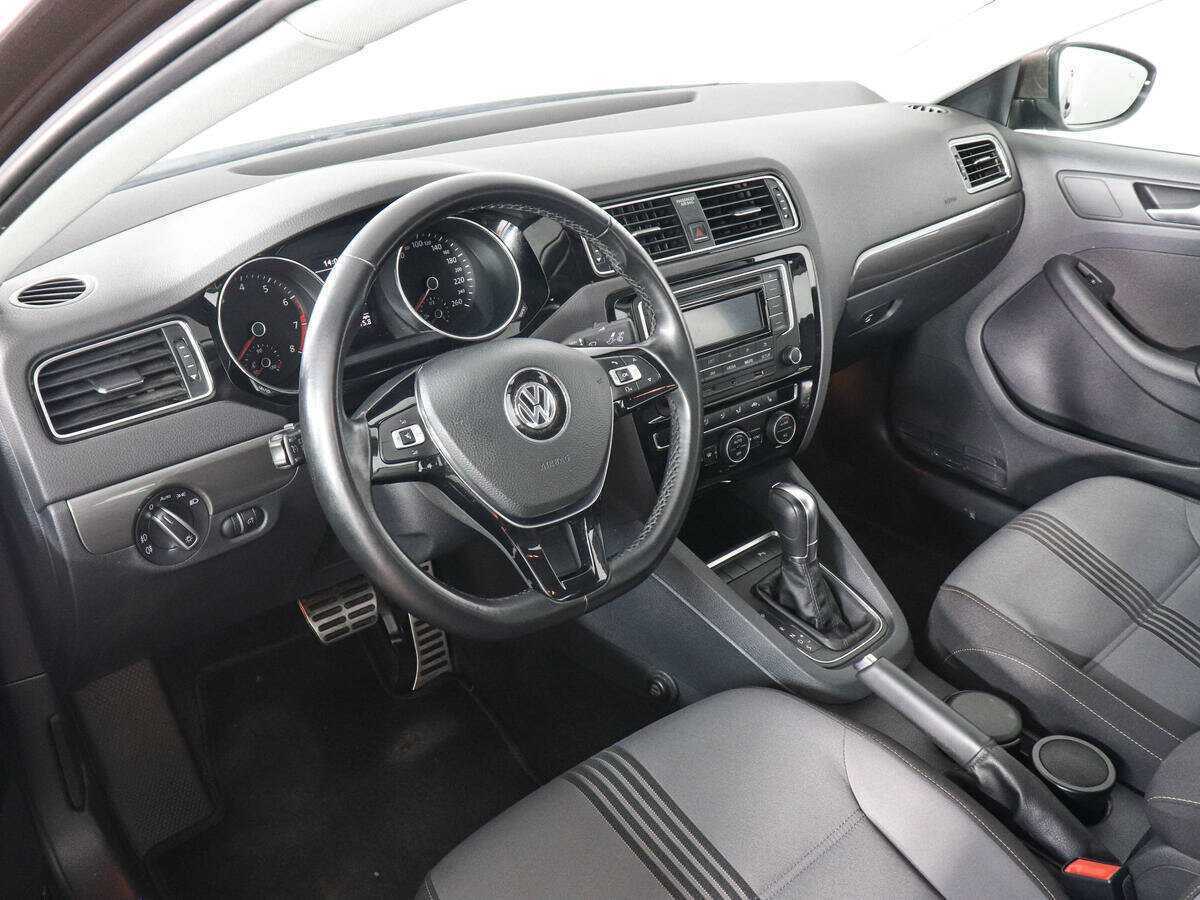 Volkswagen Jetta с пробегом — 2017 год. Фото: #8