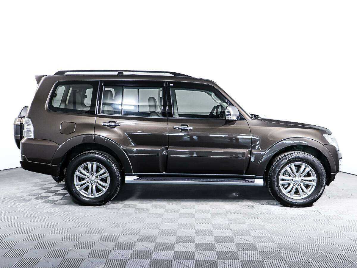 Mitsubishi Pajero с пробегом — 2017 год. Фото: #3