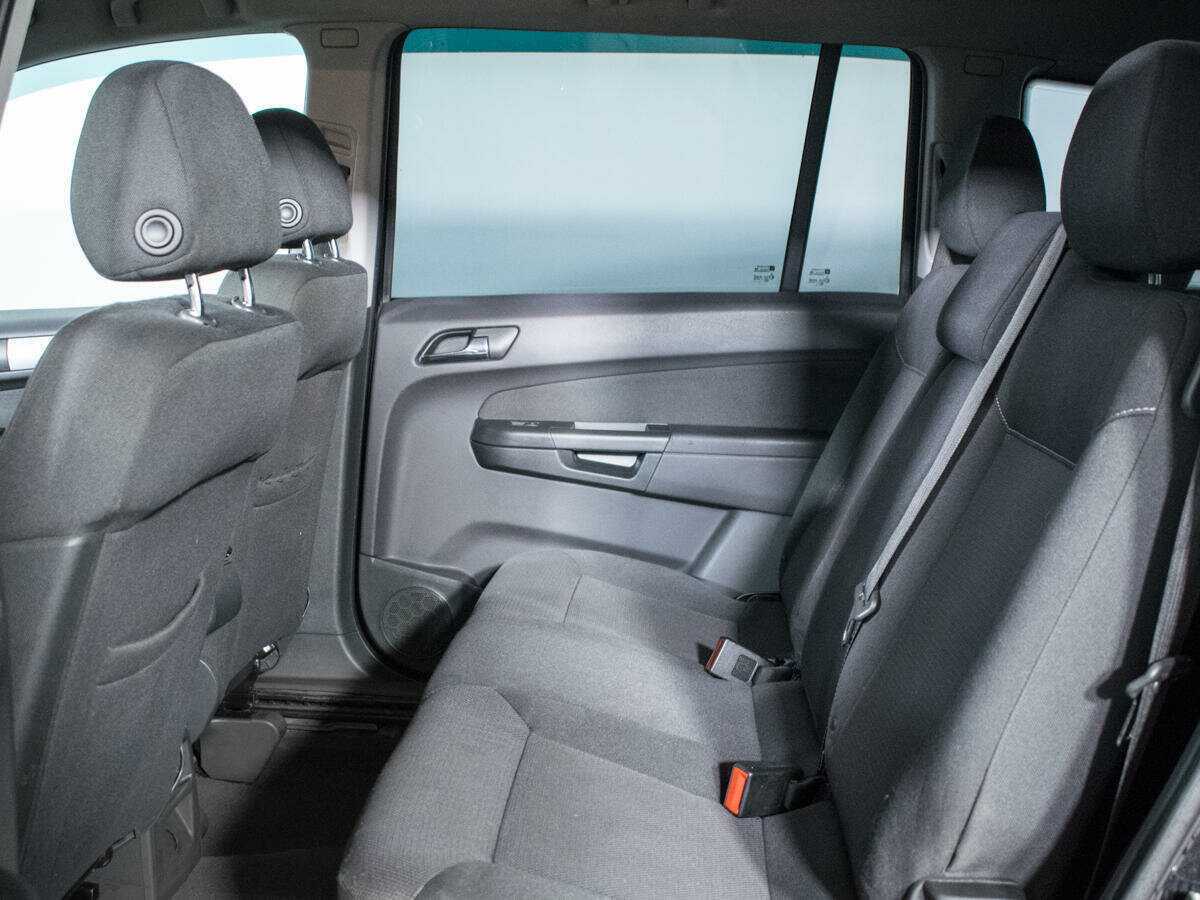 Opel Zafira с пробегом — 2011 год. Фото: #9