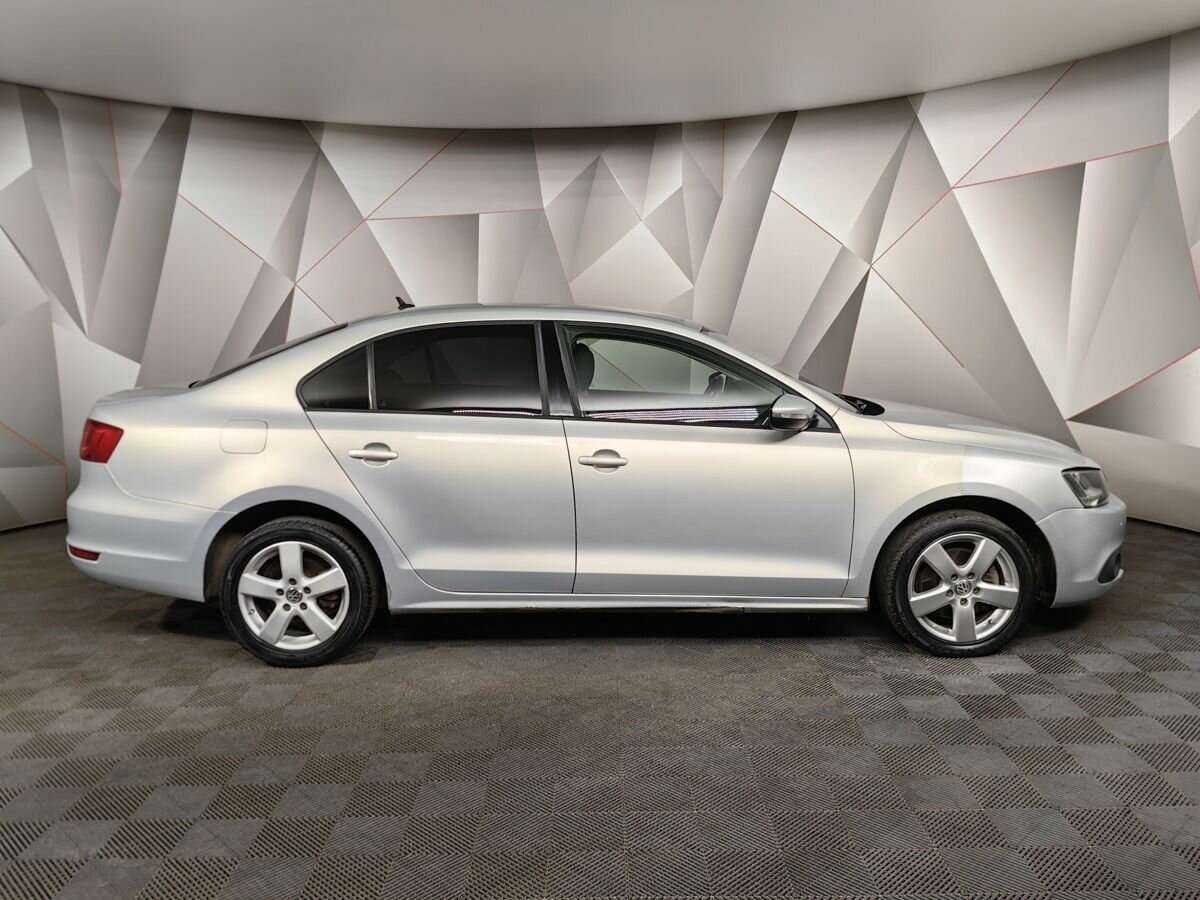 Volkswagen Jetta с пробегом — 2011 год. Фото: #5