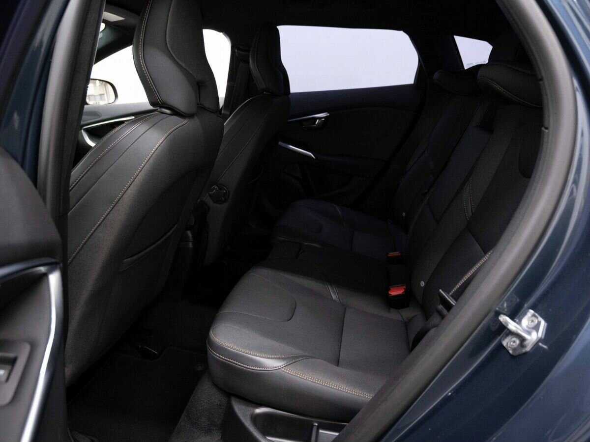 Volvo V40 Cross Country с пробегом — 2017 год. Фото: #8