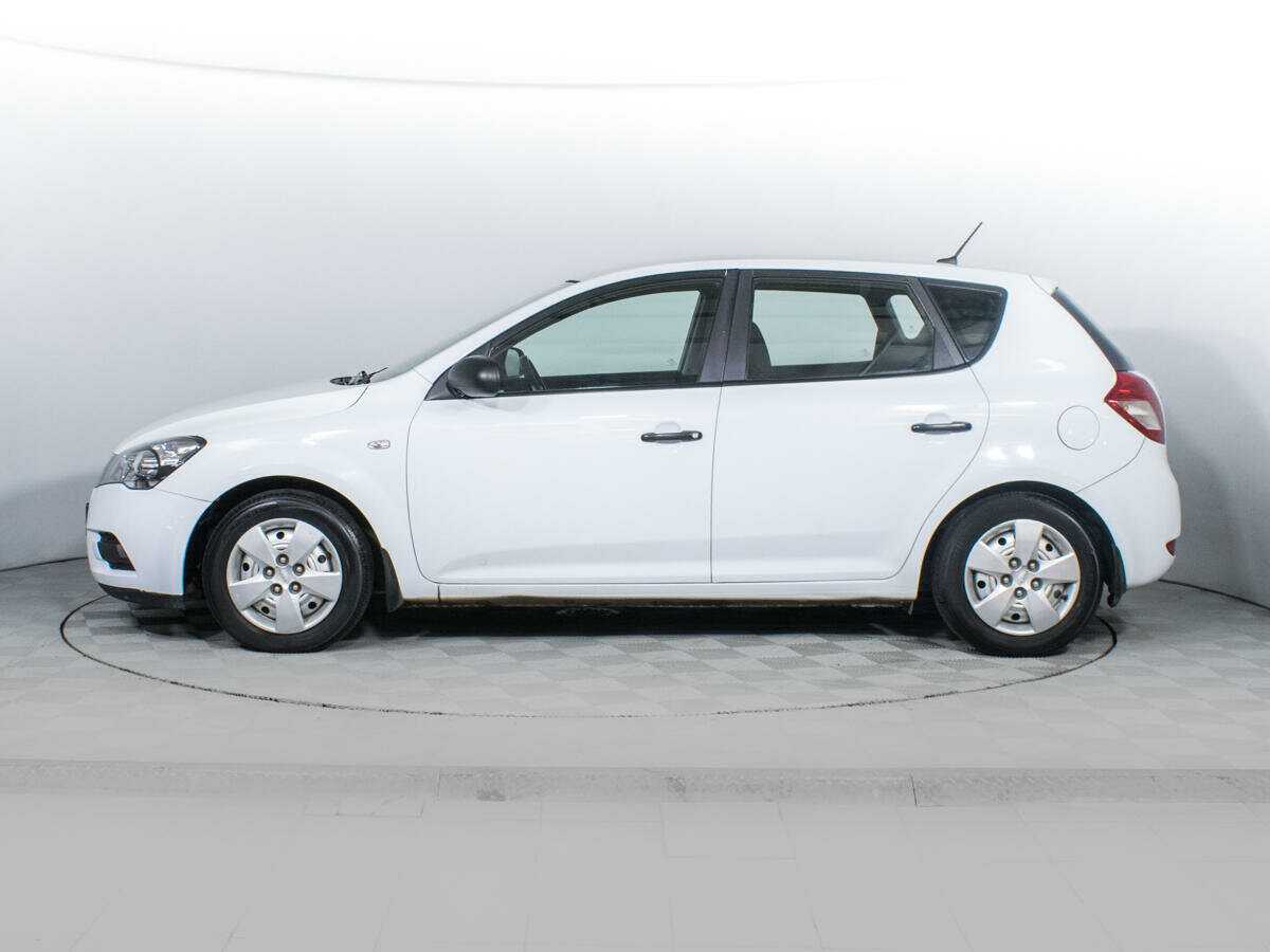 Kia Ceed с пробегом — 2010 год. Фото: #7