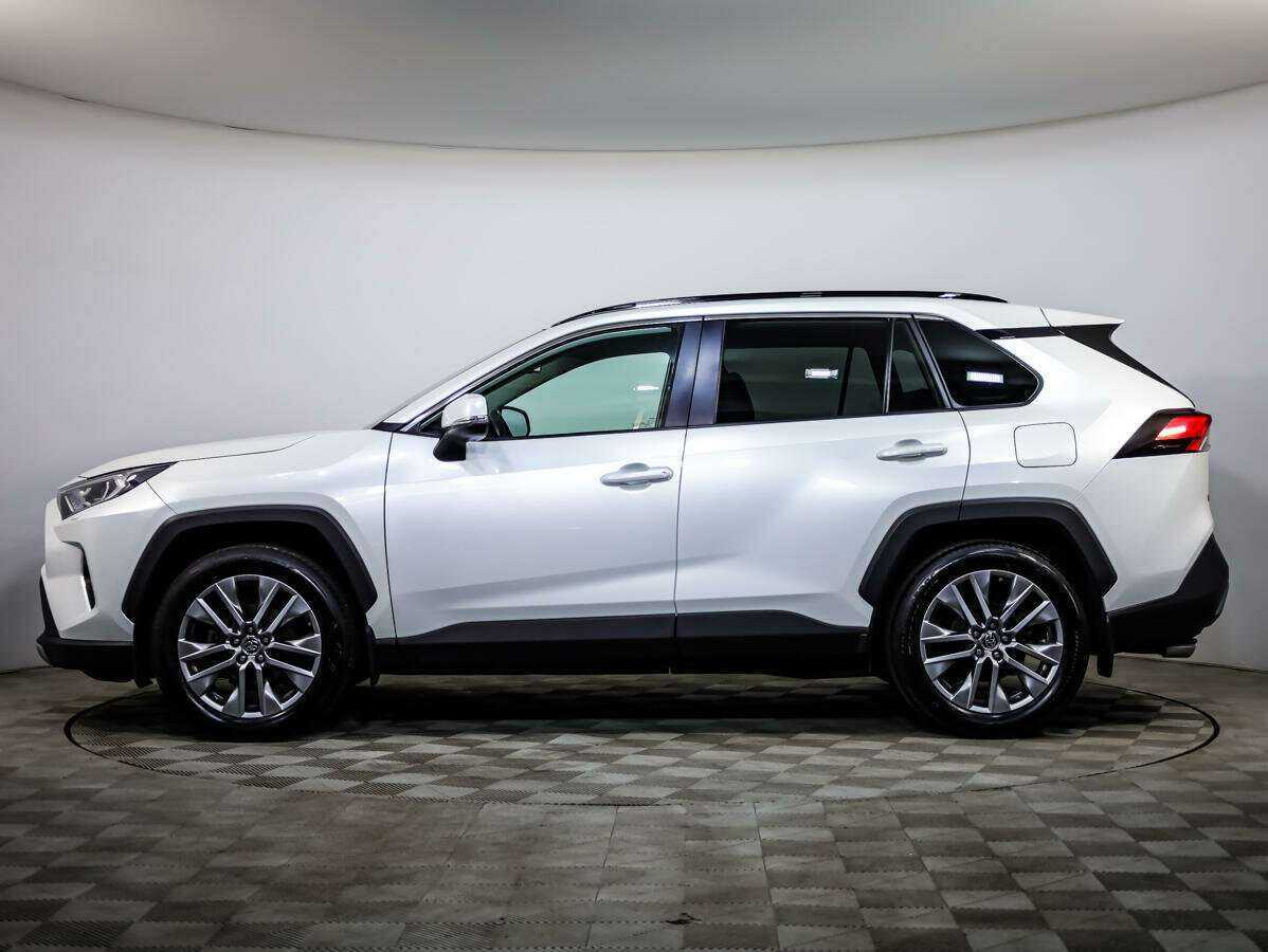 Toyota RAV4 с пробегом — 2021 год. Фото: #6