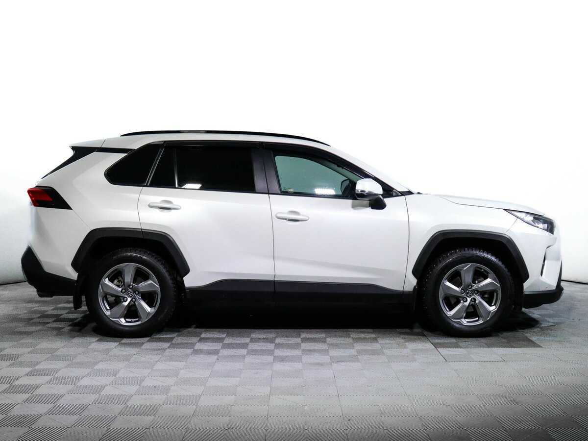 Toyota RAV4 с пробегом — 2020 год. Фото: #3