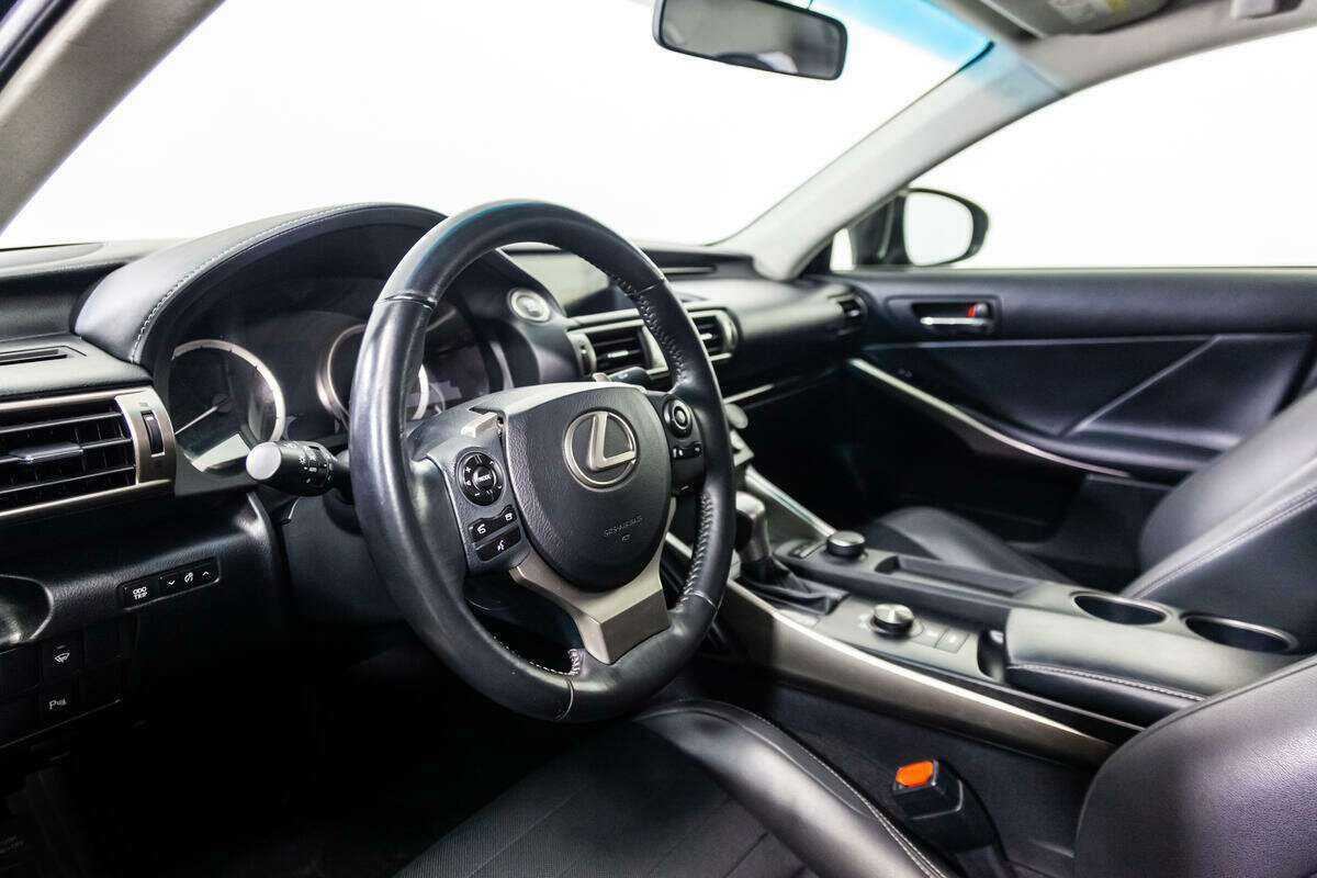 Lexus IS с пробегом — 2014 год. Фото: #11