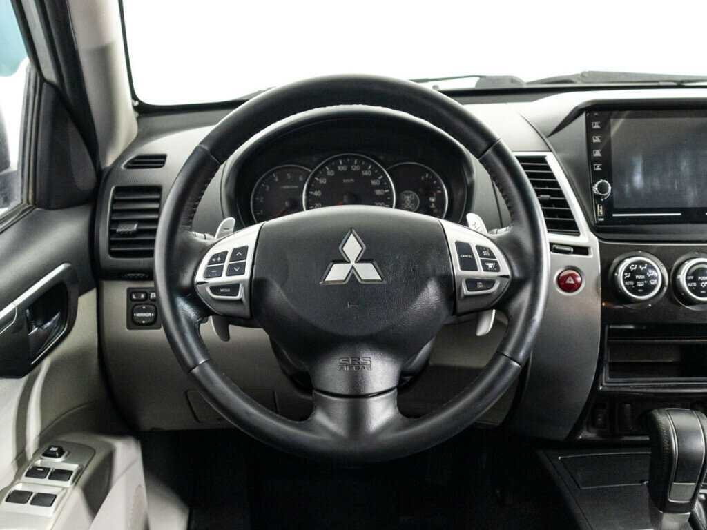 Mitsubishi Pajero Sport с пробегом — 2014 год. Фото: #16