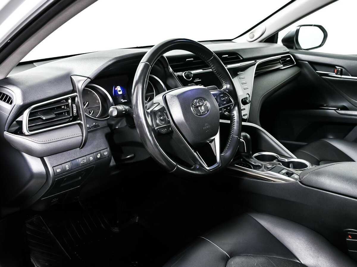 Toyota Camry с пробегом — 2018 год. Фото: #11