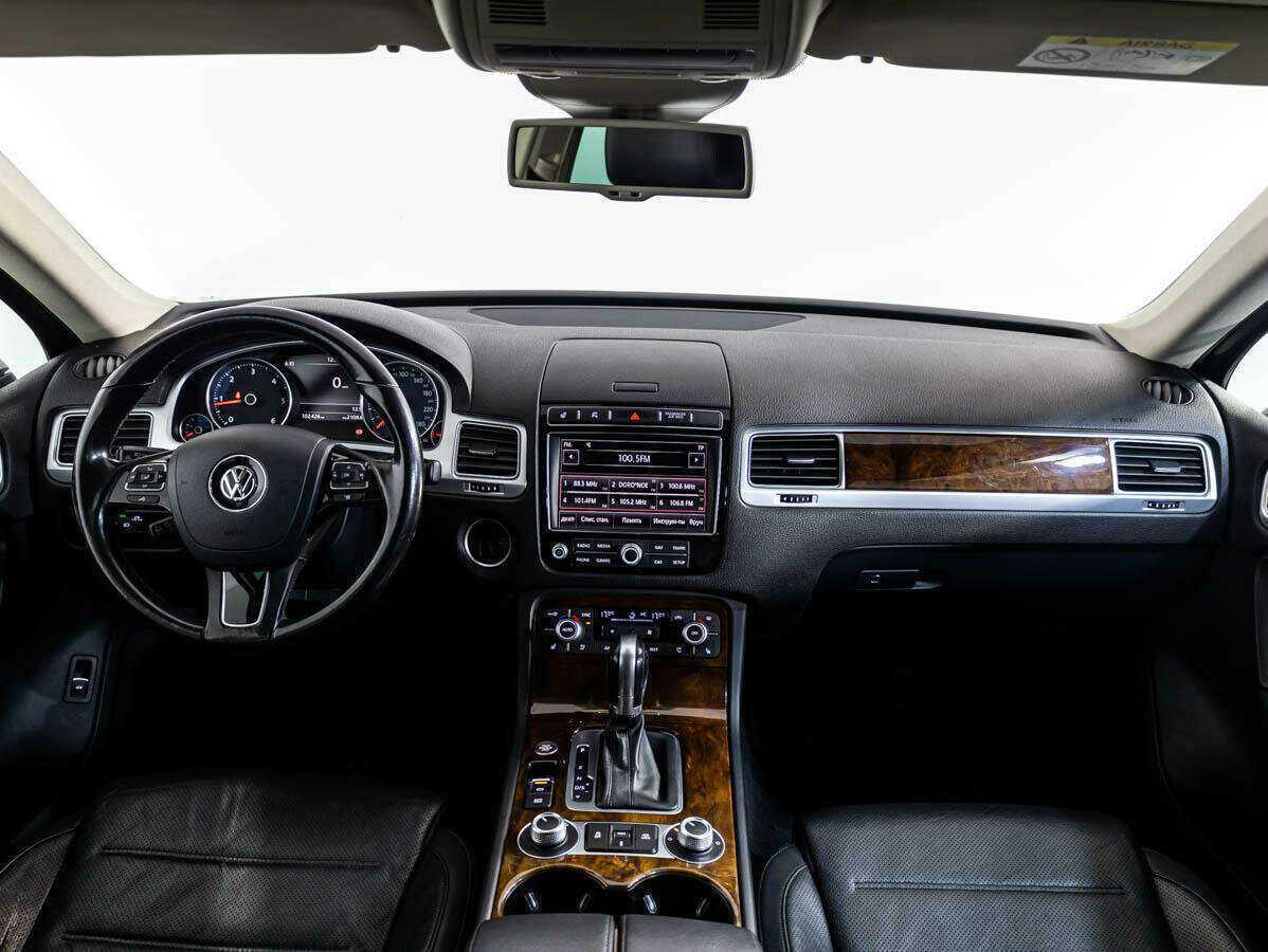 Volkswagen Touareg с пробегом — 2015 год. Фото: #8