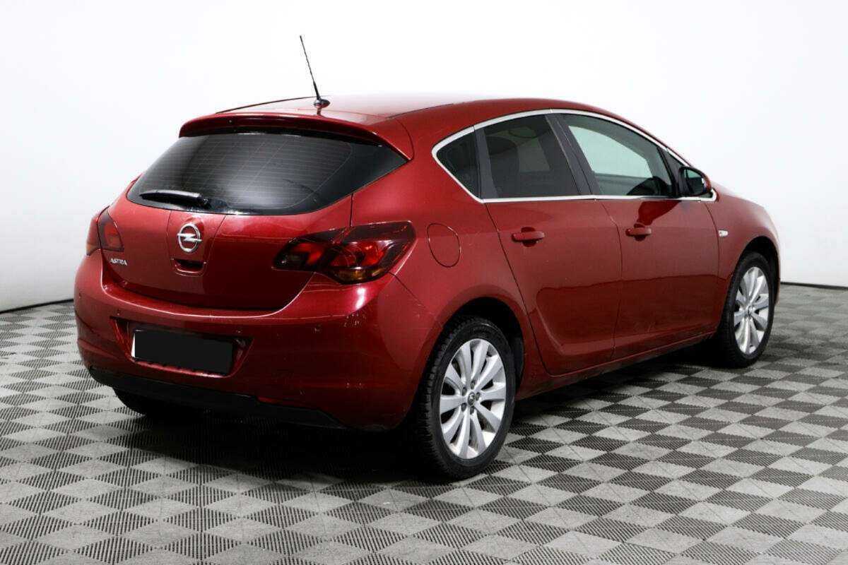 Opel Astra с пробегом — 2011 год. Фото: #4