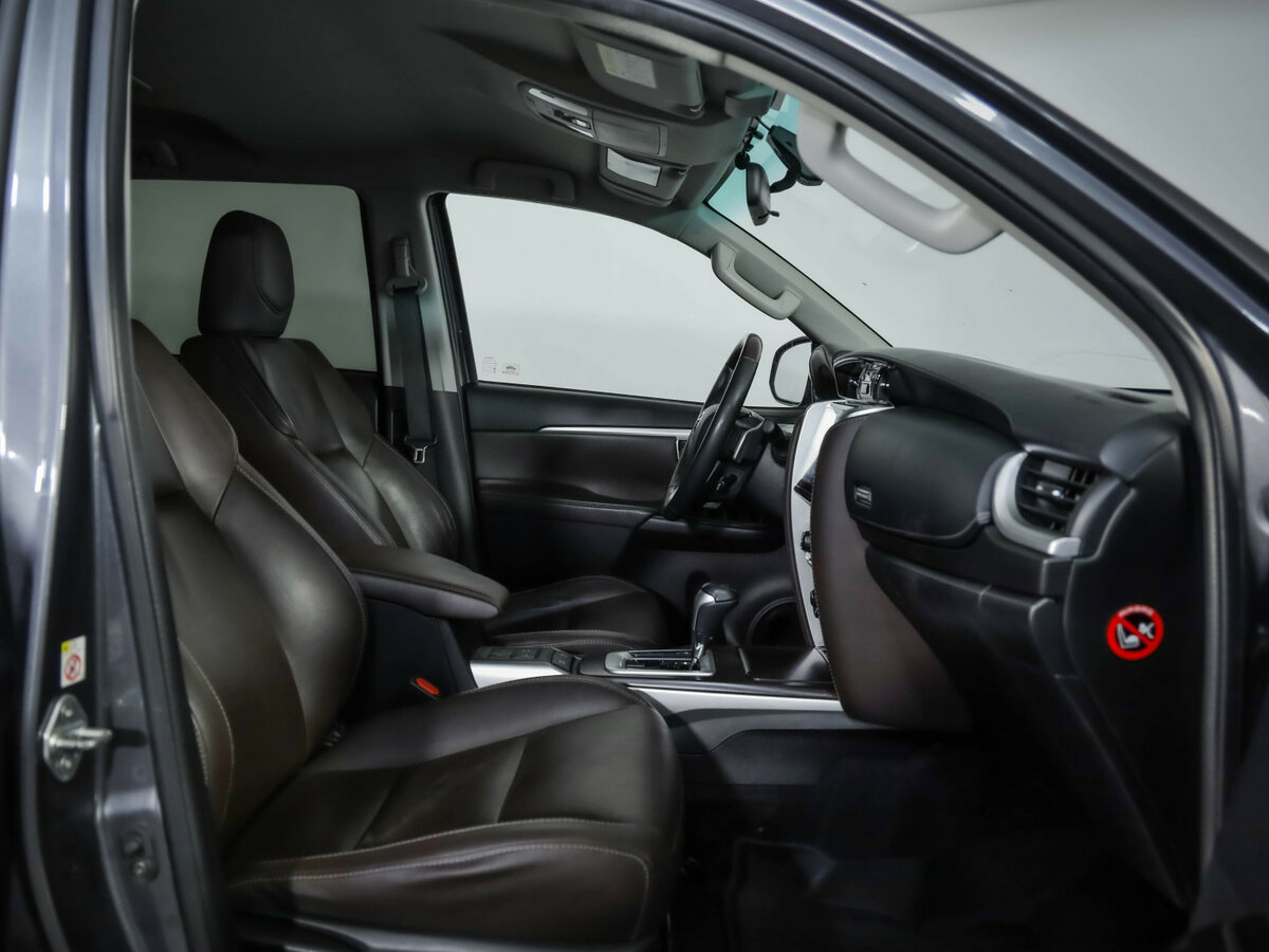 Toyota Fortuner с пробегом — 2017 год. Фото: #28
