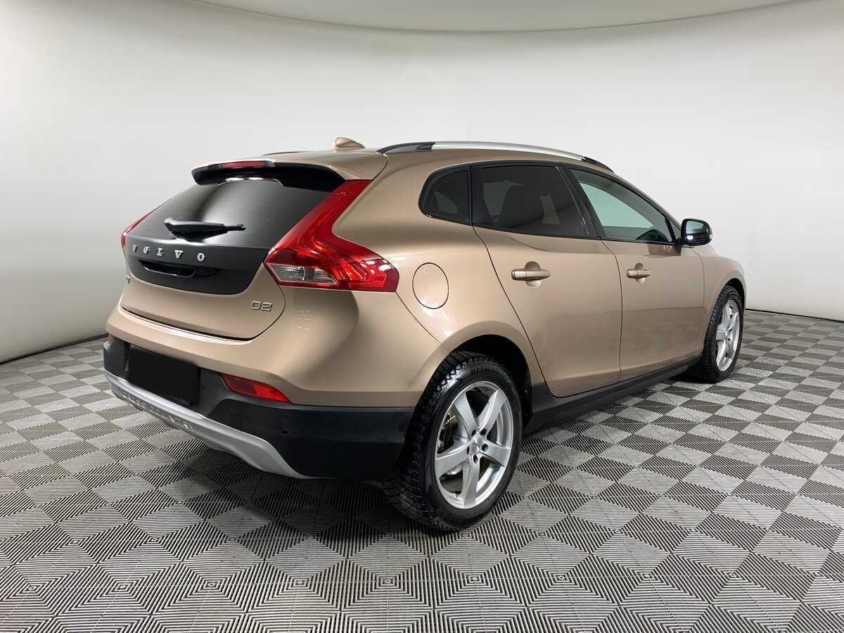 Volvo V40 с пробегом — 2015 год. Фото: #4