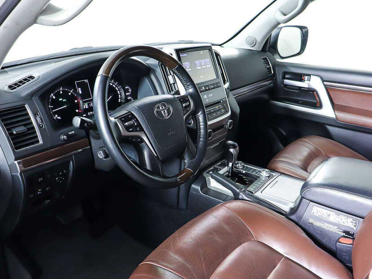 Toyota Land Cruiser с пробегом — 2016 год. Фото: #14