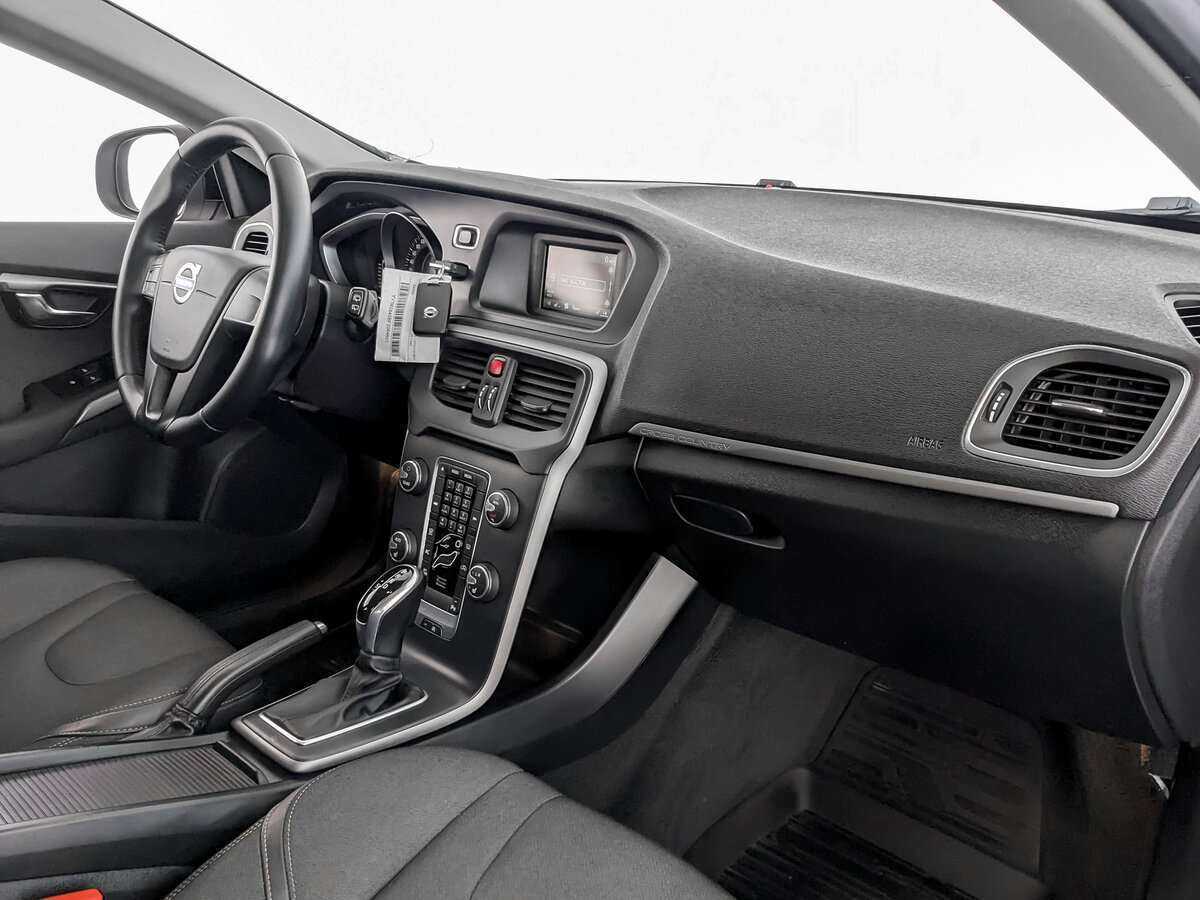 Volvo V40 Cross Country с пробегом — 2014 год. Фото: #8