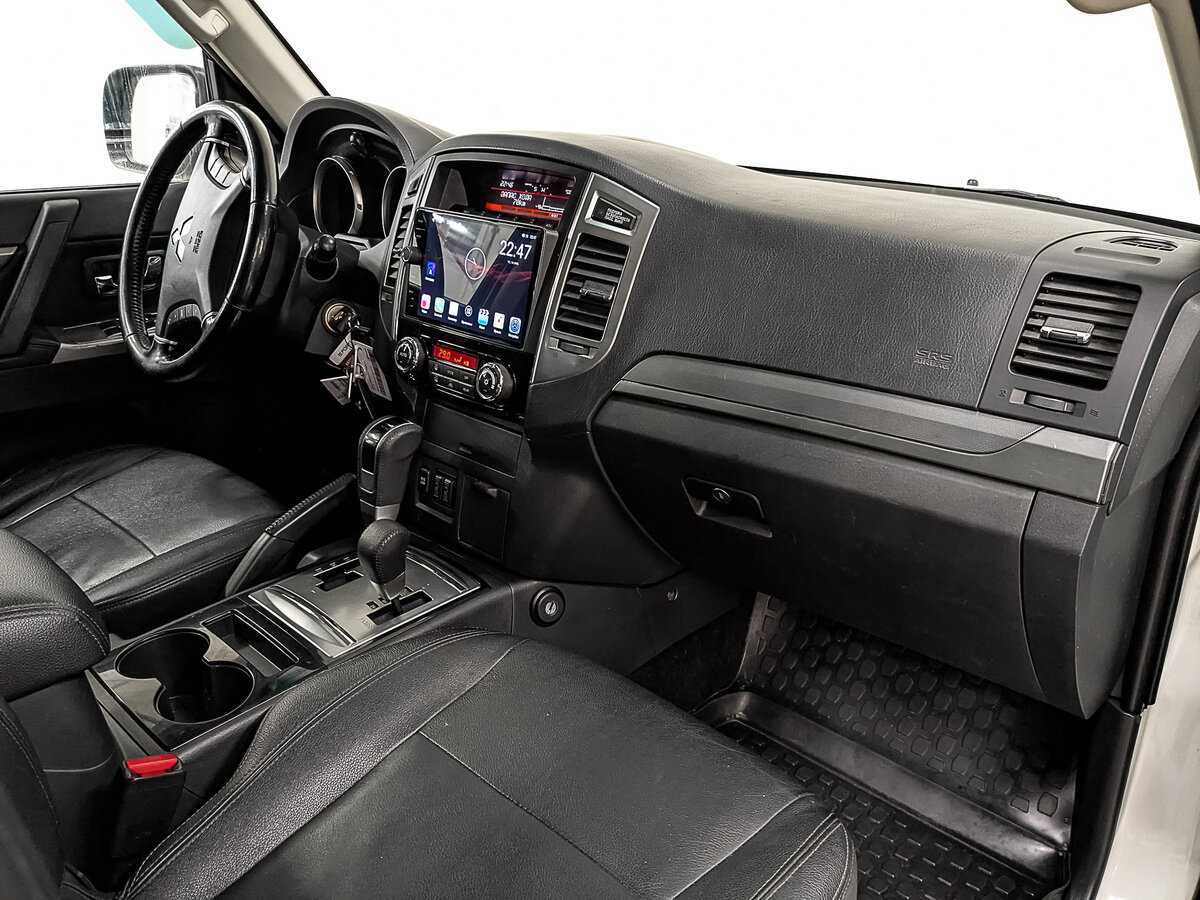 Mitsubishi Pajero с пробегом — 2015 год. Фото: #12