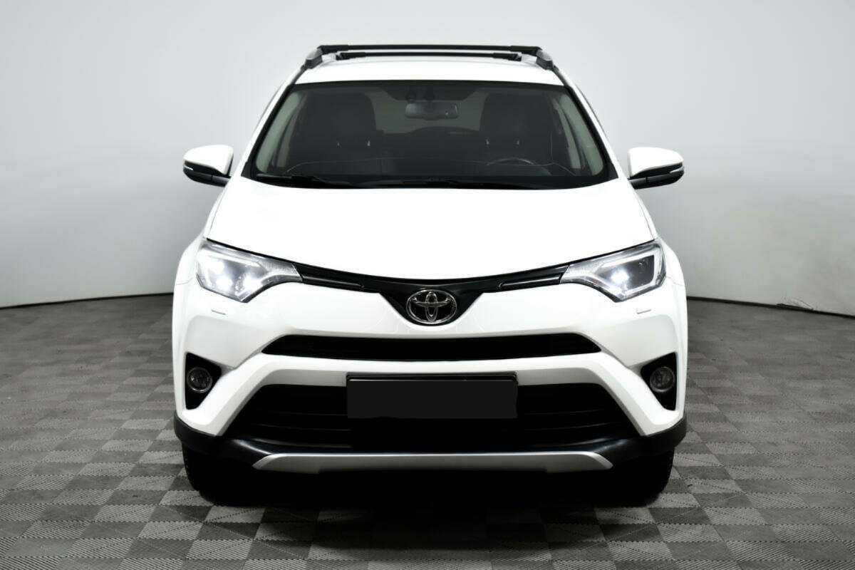 Toyota RAV4 с пробегом — 2018 год. Фото: #1