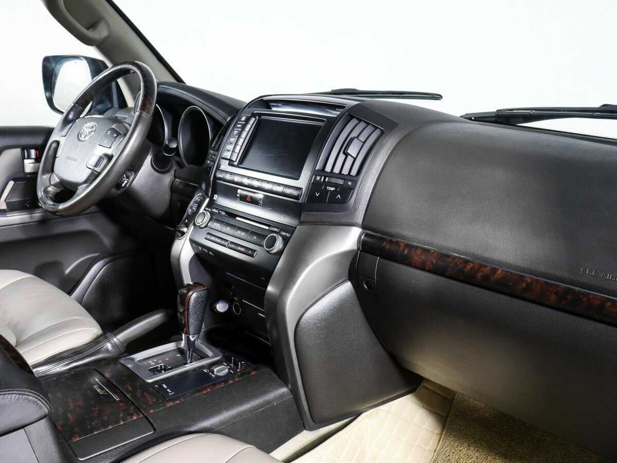 Toyota Land Cruiser с пробегом — 2011 год. Фото: #8