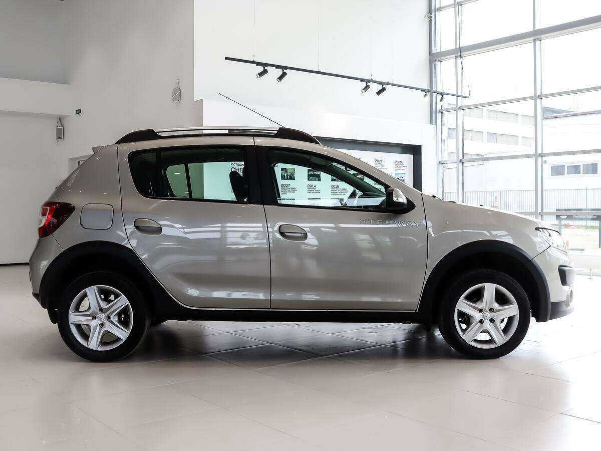 Renault Sandero с пробегом — 2017 год. Фото: #7